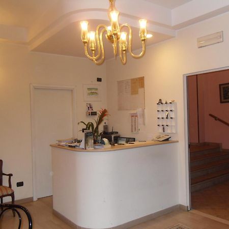 Hotel Ferrara Сан-Бенедетто-дель-Тронто Экстерьер фото