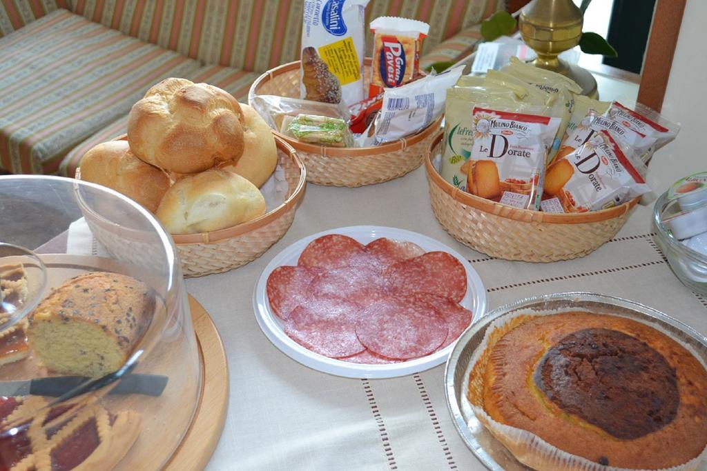 Hotel Ferrara Сан-Бенедетто-дель-Тронто Экстерьер фото