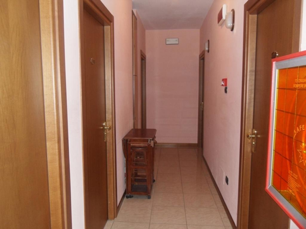 Hotel Ferrara Сан-Бенедетто-дель-Тронто Экстерьер фото