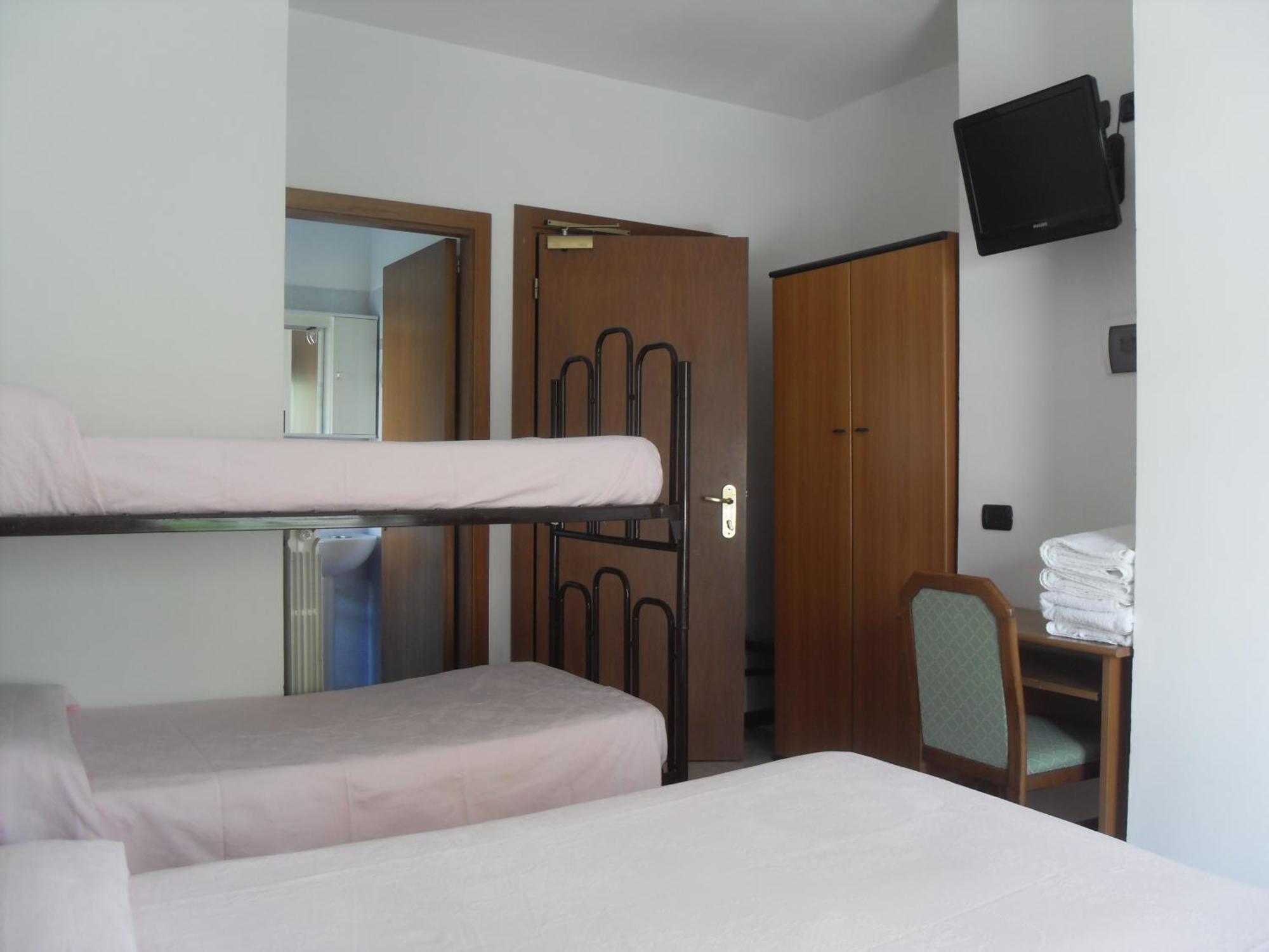 Hotel Ferrara Сан-Бенедетто-дель-Тронто Экстерьер фото