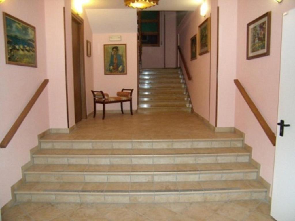Hotel Ferrara Сан-Бенедетто-дель-Тронто Экстерьер фото