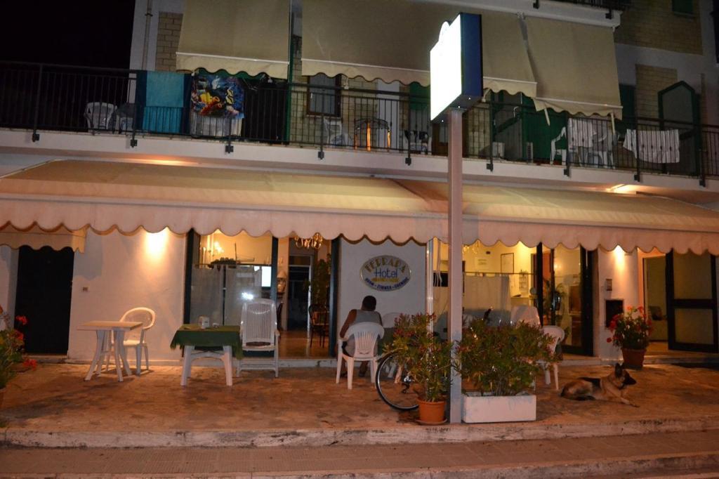 Hotel Ferrara Сан-Бенедетто-дель-Тронто Экстерьер фото